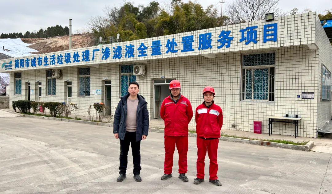 穿上“紅裝”，為平安站崗